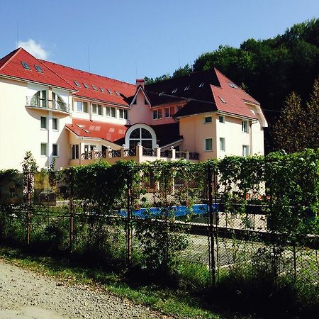 Sonyachna Polyana Hotel Екстериор снимка