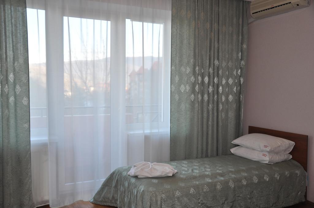 Sonyachna Polyana Hotel Стая снимка