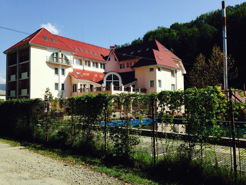 Sonyachna Polyana Hotel Екстериор снимка