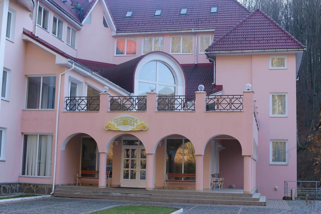 Sonyachna Polyana Hotel Екстериор снимка
