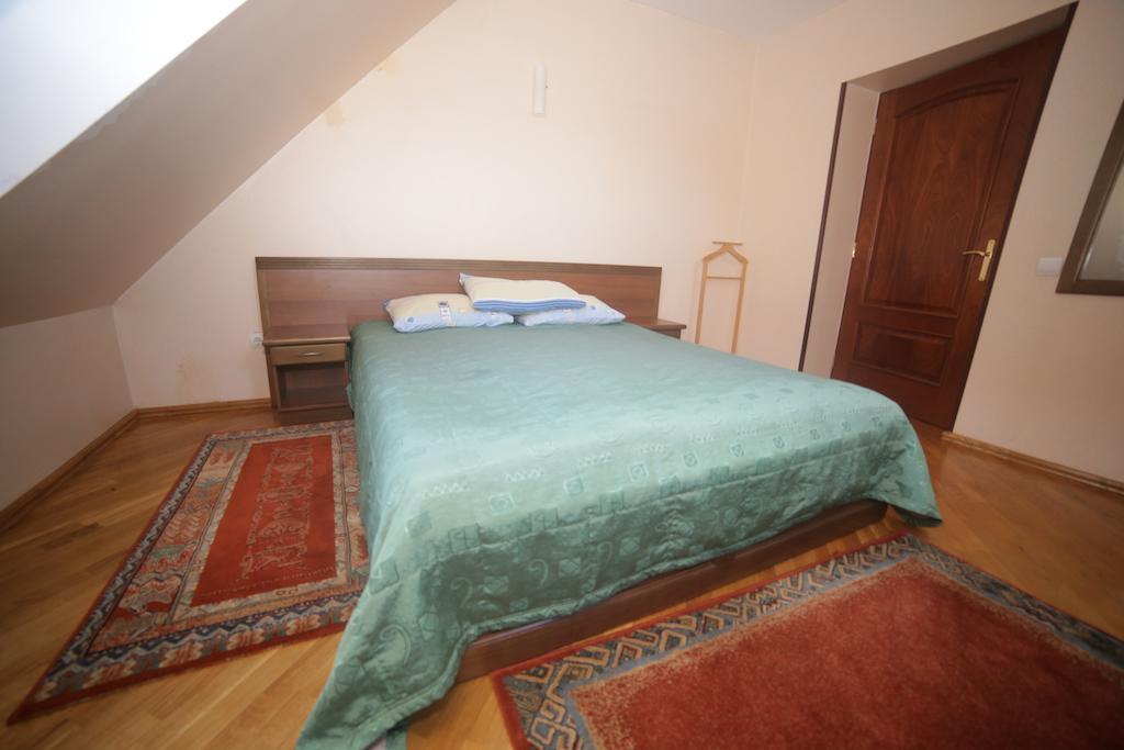 Sonyachna Polyana Hotel Стая снимка