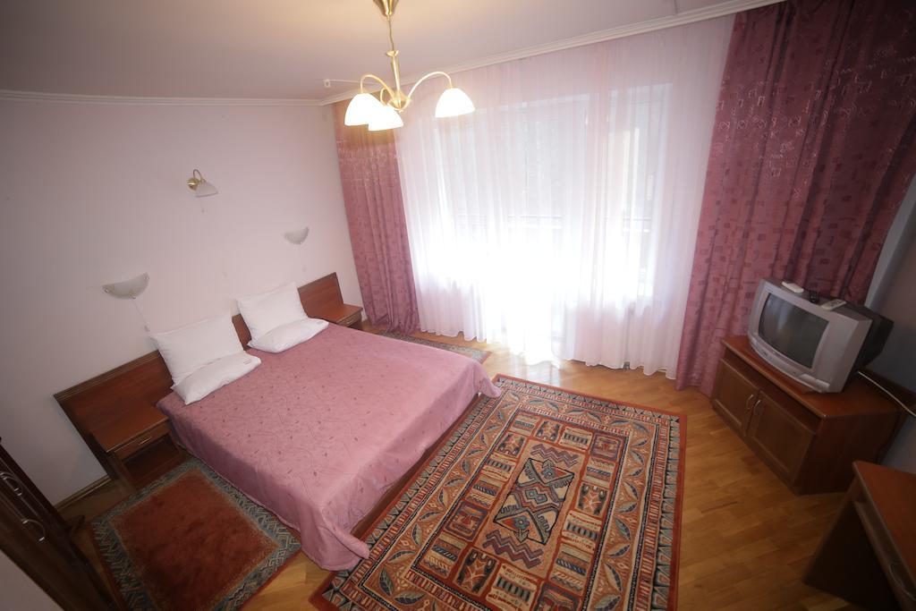 Sonyachna Polyana Hotel Стая снимка